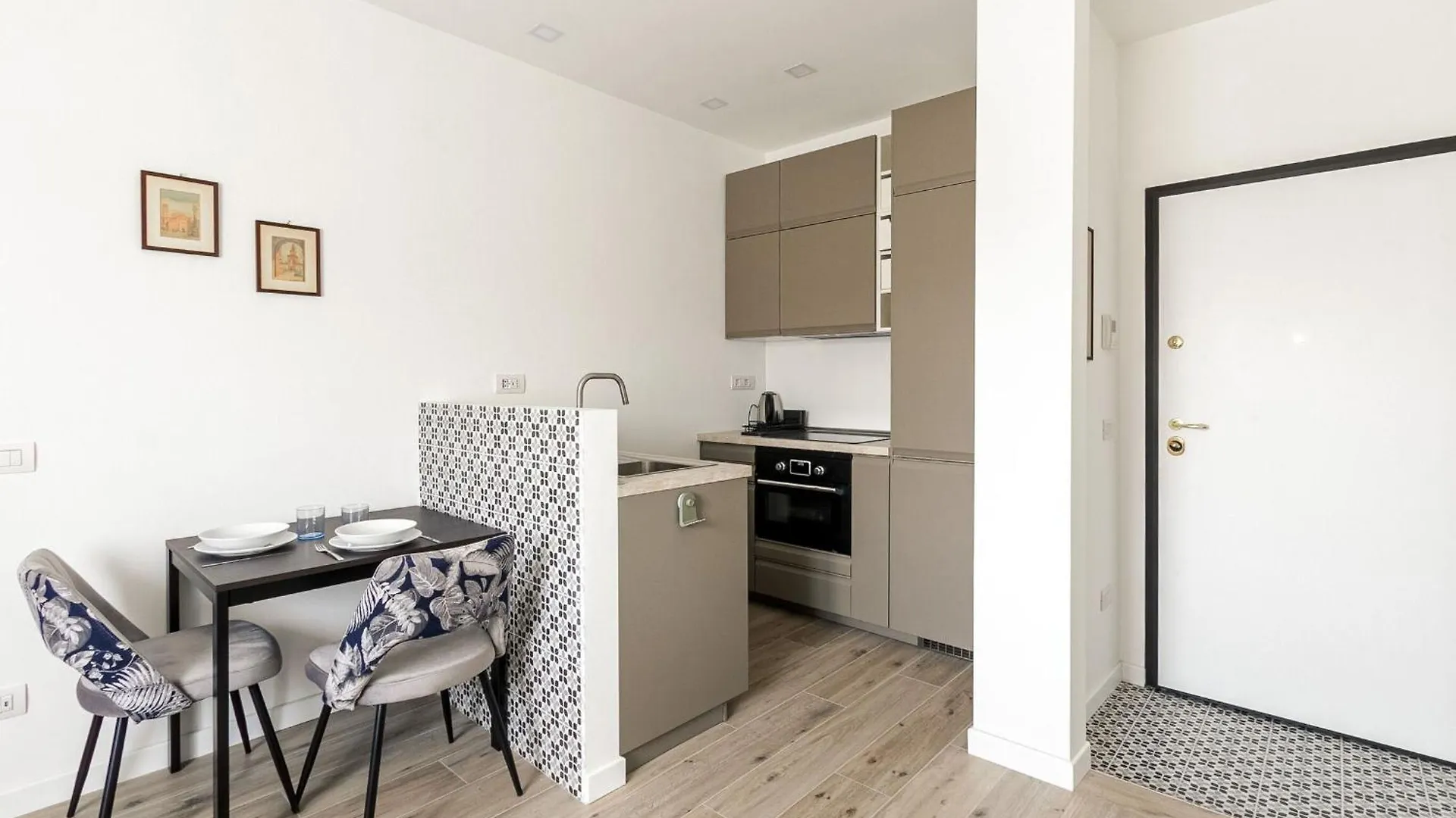 Tadino Ai Giardini Indro Montanelli By Halldis Milan Apartment
